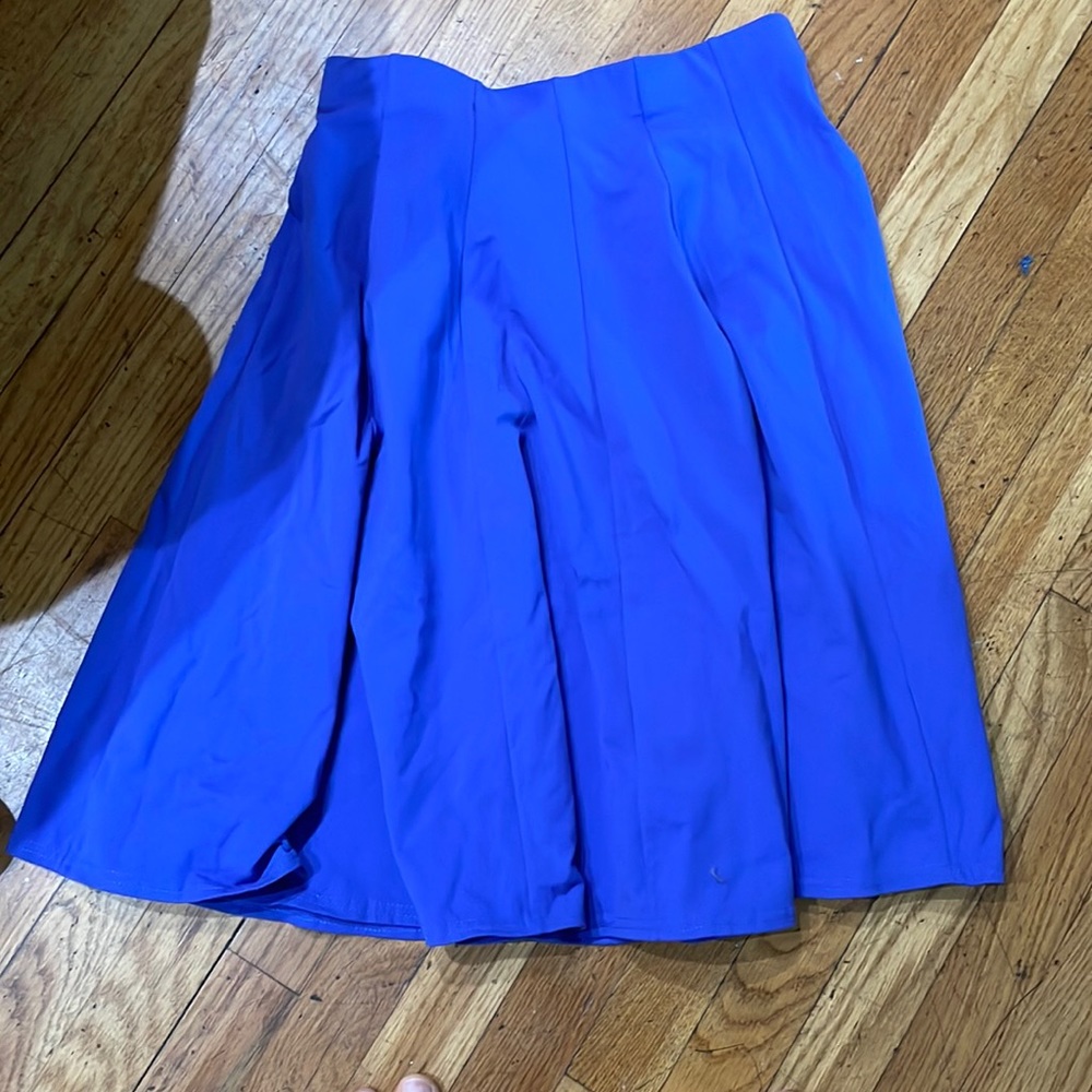 Hard tail skirt